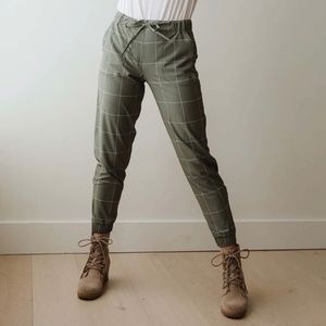 Albion Fit Sage Windowpane Jetsetters size M